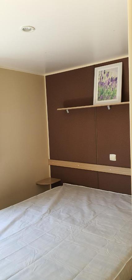 Mobil Home Climatise 6 Personnes ลาโรคด็องเตรง ภายนอก รูปภาพ