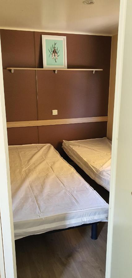 Mobil Home Climatise 6 Personnes ลาโรคด็องเตรง ภายนอก รูปภาพ