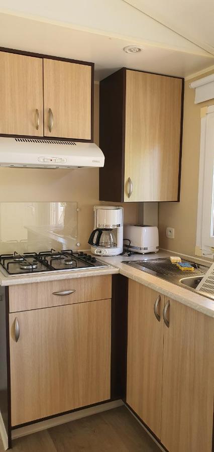 Mobil Home Climatise 6 Personnes ลาโรคด็องเตรง ภายนอก รูปภาพ
